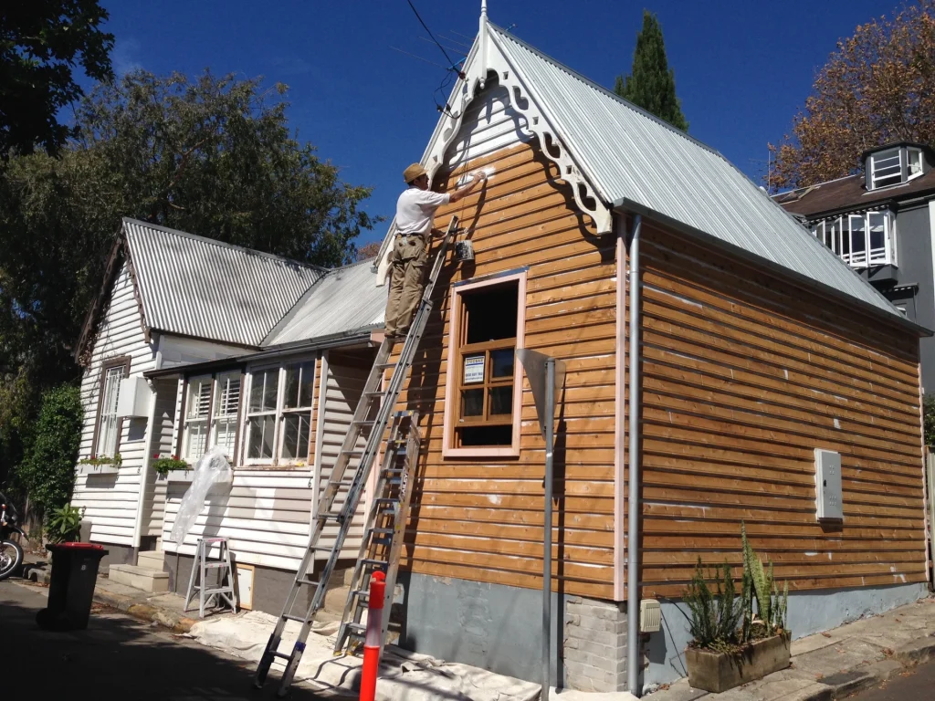 Ifocus painting - painting a house